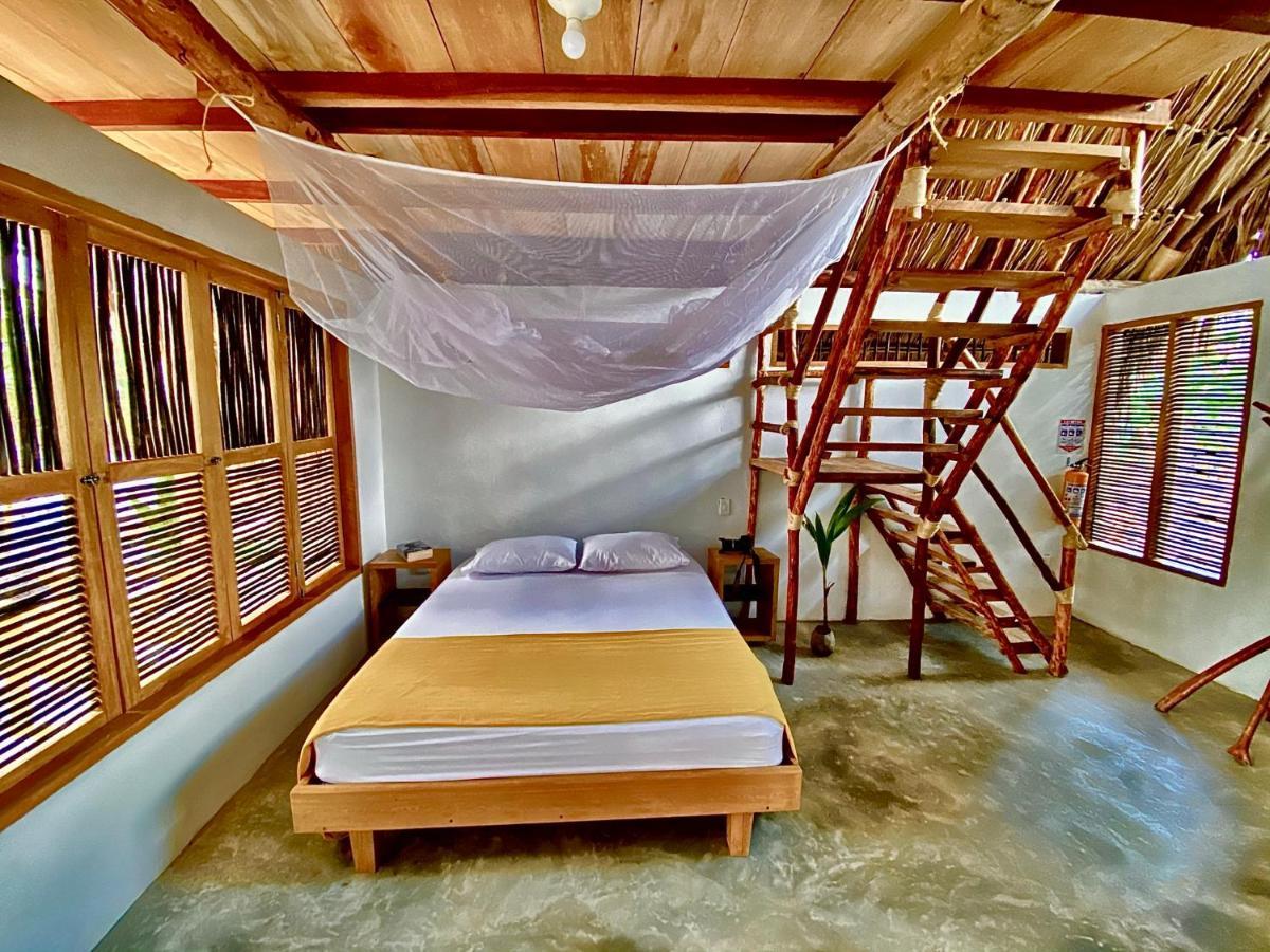 ホテル Isla Fuerte - Wiji Island House Puerto Limon エクステリア 写真